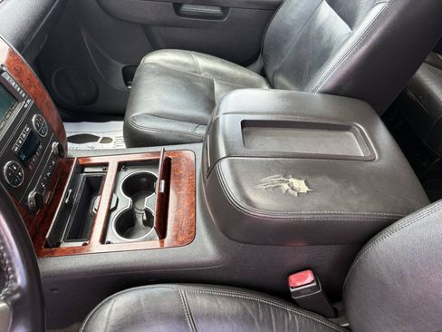 Used 2010 Chevrolet Suburban LTZ AWD/4WD image 28