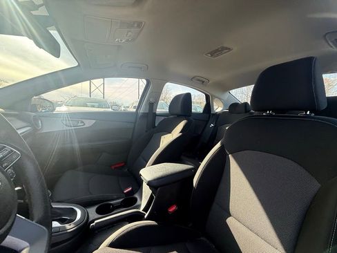 Used 2022 Kia Forte LXS FWD image 9