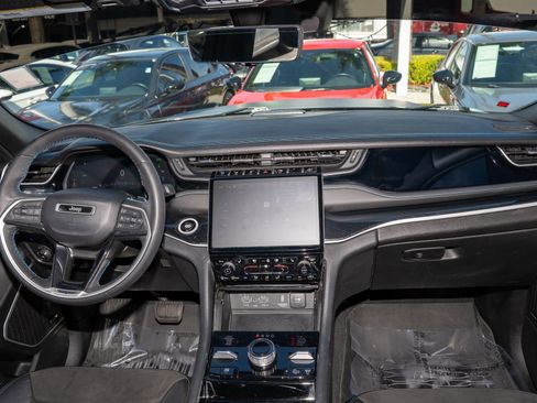 Used 2023 Jeep Grand Cherokee Trailhawk w/ Luxury Tech Group III image 21