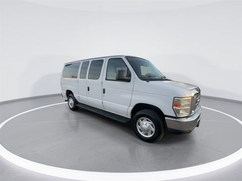 Used 2013 Ford E-350 and Econoline 350 XLT image 2