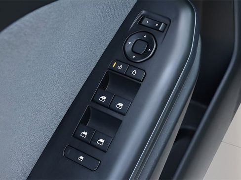 Used 2025 Kia K4 EX image 13