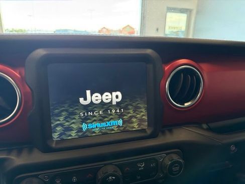 Used 2021 Jeep Wrangler Unlimited Rubicon AWD/4WD image 25