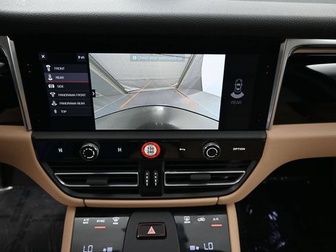 Certified 2025 Porsche Macan AWD/4WD image 21