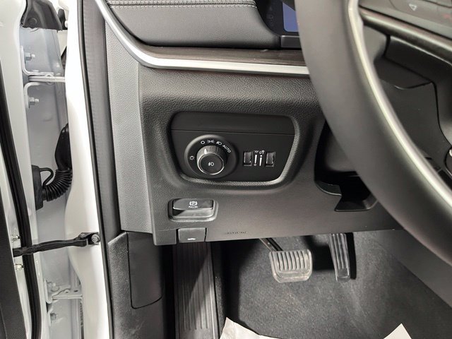Used 2026 Jeep Grand Cherokee Limited w/ Limited Altitude Package AWD/4WD image 19