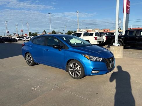 Used 2020 Nissan Versa SR FWD image 2
