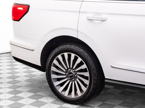 Used 2021 Lincoln Navigator Reserve w/ Luxury Package image 40