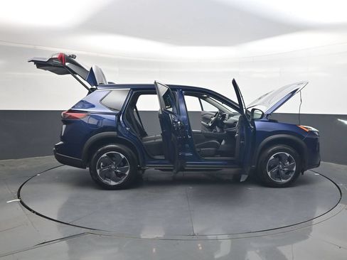 Used 2025 Nissan Rogue SV FWD image 48