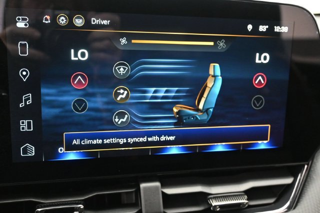 Used 2025 Chevrolet Equinox RS w/ Safety and Technology Package AWD/4WD image 23
