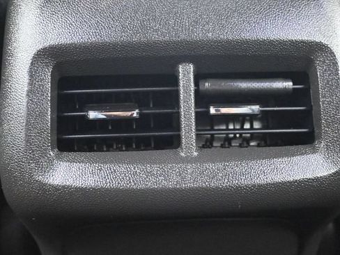 Used 2023 Chevrolet Equinox LT FWD image 16
