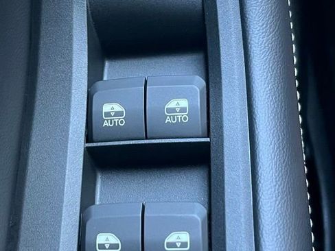 New 2025 Jeep Grand Cherokee L Altitude image 6