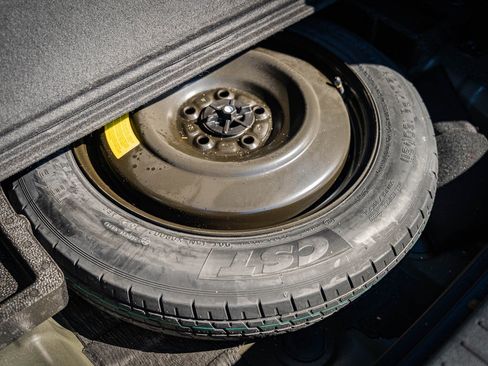 Used 2025 Kia Sportage EX image 15