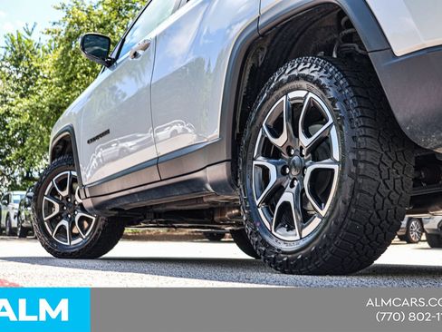 Used 2024 Jeep Compass Trailhawk AWD/4WD image 16