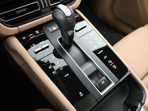 Certified 2025 Porsche Macan image 21