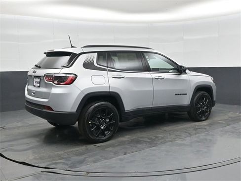 New 2026 Jeep Compass Latitude image 3