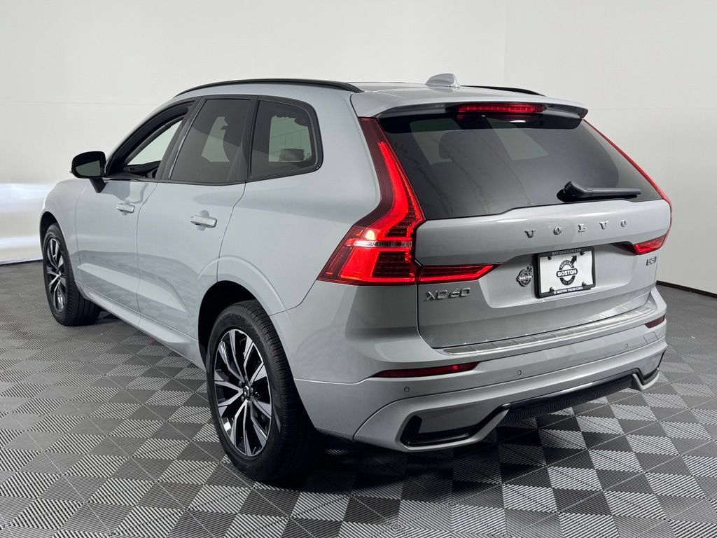Certified 2024 Volvo XC60 B5 Core w/ Climate Package AWD/4WD image 11