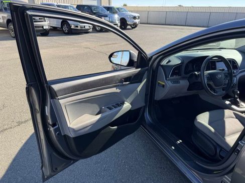 Used 2017 Hyundai Elantra SE image 22