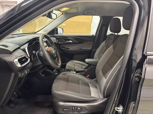 Used 2022 Chevrolet TrailBlazer LT w/ Convenience Package FWD image 16