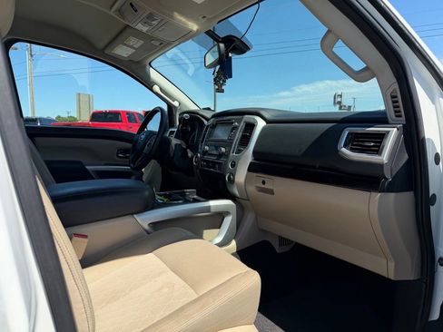 Used 2018 Nissan Titan SV w/ SV Convenience Package RWD image 28