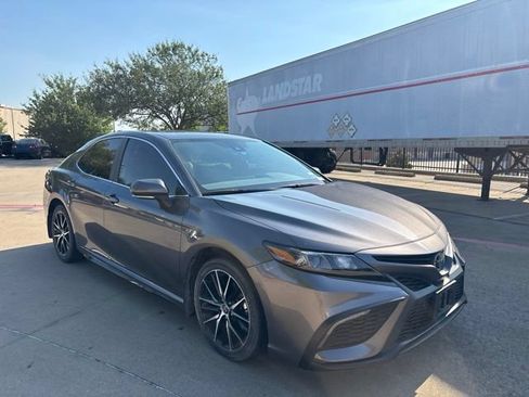 Used 2024 Toyota Camry SE FWD image 3