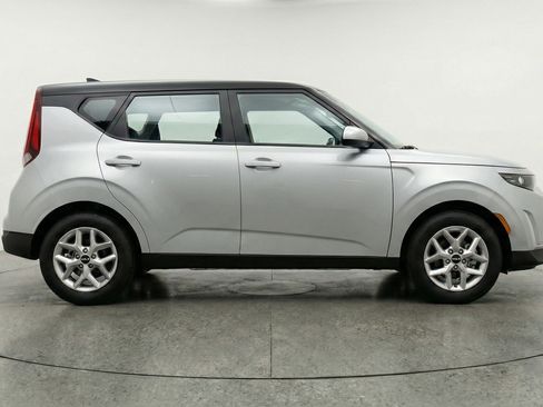 Used 2025 Kia Soul LX w/ LX Technology Package FWD image 11