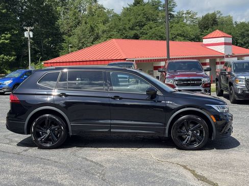 Used 2024 Volkswagen Tiguan SE R-Line AWD/4WD image 4