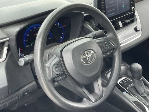 Used 2022 Toyota Corolla LE FWD image 6