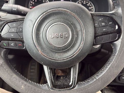 Used 2020 Jeep Renegade Altitude FWD image 17