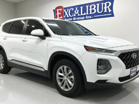 Used 2019 Hyundai Santa Fe SE FWD image 2