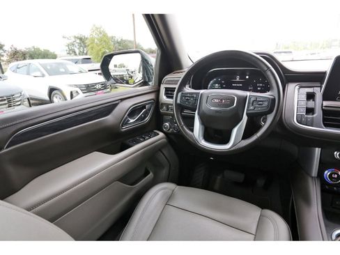 Used 2023 GMC Yukon XL SLT RWD image 10
