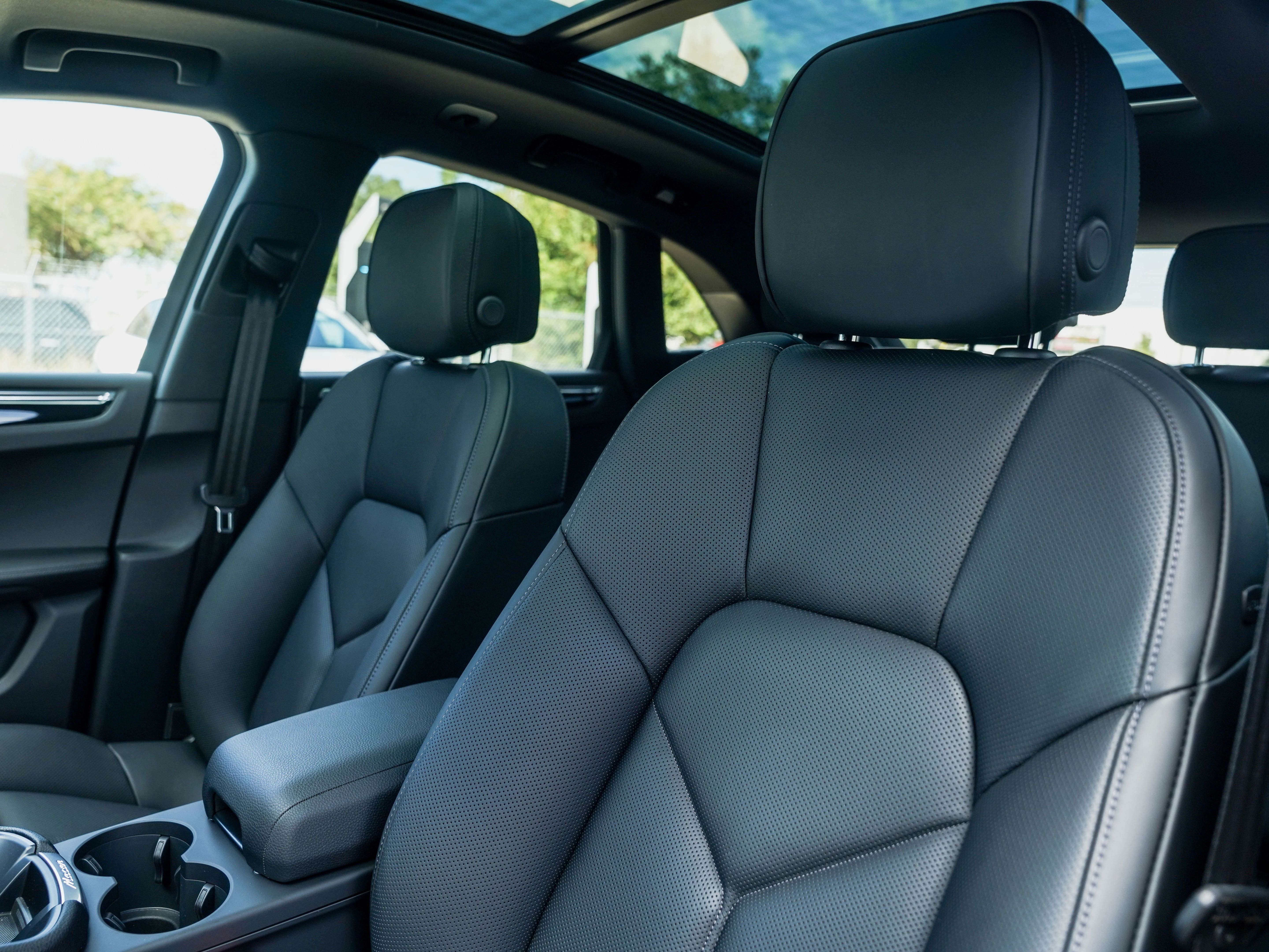 Certified 2026 Porsche Macan AWD/4WD image 5