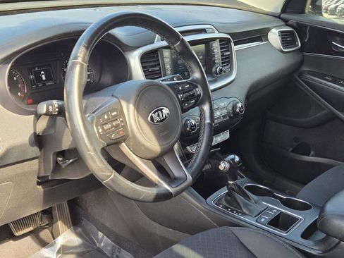 Used 2018 Kia Sorento LX image 18