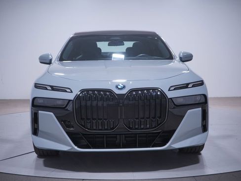 Used 2025 BMW i7 eDrive50 w/ M Sport Package image 4