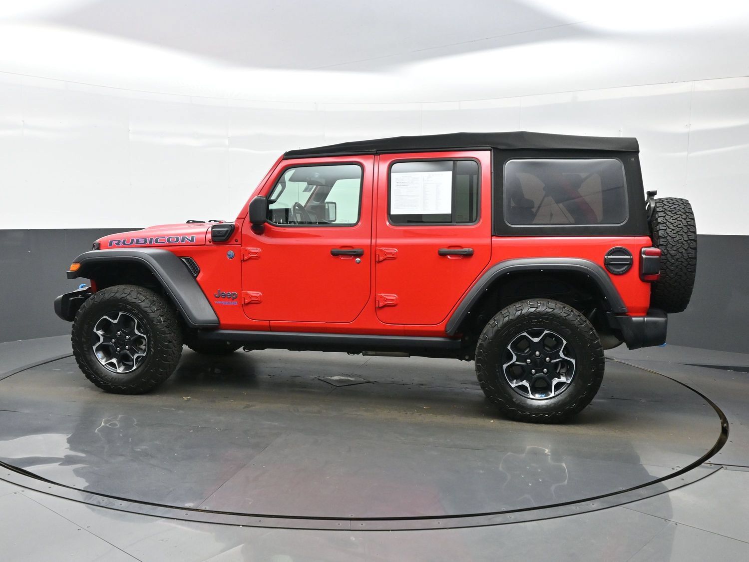 Used 2022 Jeep Wrangler Unlimited Rubicon 4xe w/ Cold Weather Group AWD/4WD image 4