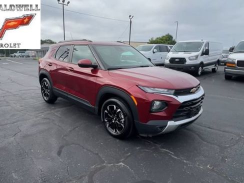 Used 2023 Chevrolet TrailBlazer LT FWD image 2