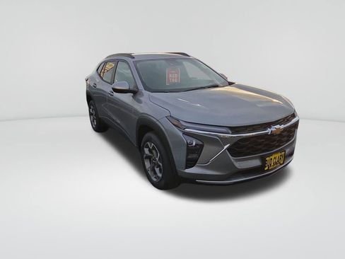 New 2025 Chevrolet Trax LT w/ Driver Confidence Package image 19