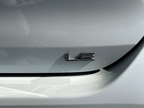 Used 2023 Toyota Highlander LE image 37