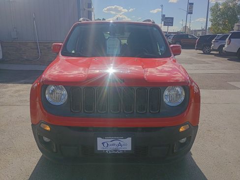 Used 2017 Jeep Renegade Latitude AWD/4WD image 3