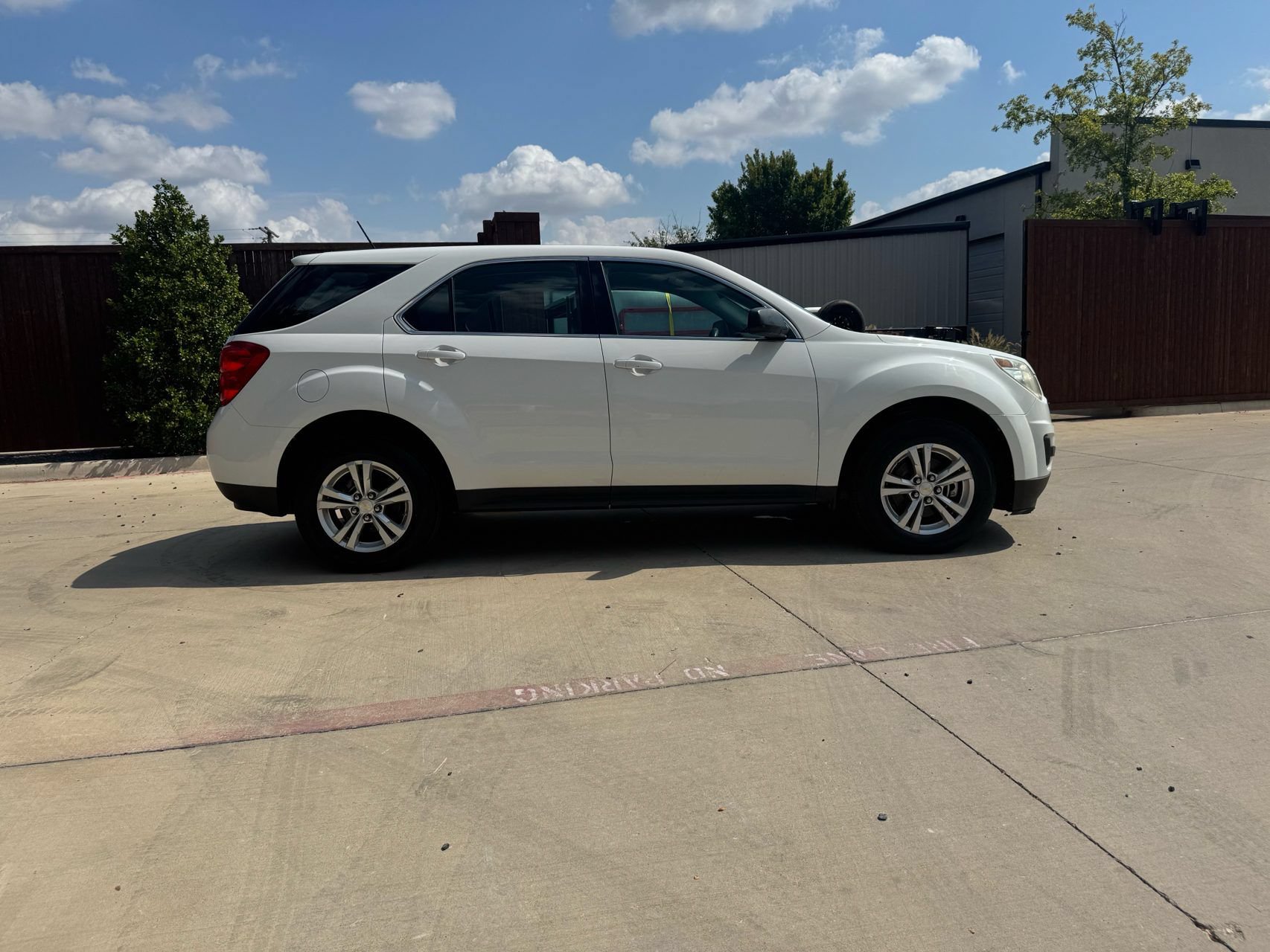 Used 2013 Chevrolet Equinox LS FWD image 2