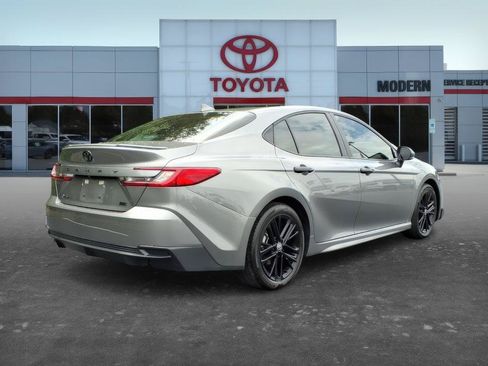 Used 2025 Toyota Camry SE w/ Convenience Package FWD image 5