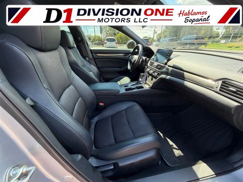 Used 2018 Honda Accord Sport image 9
