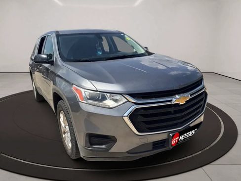 Used 2019 Chevrolet Traverse LS w/ LPO, Cargo Package FWD image 4
