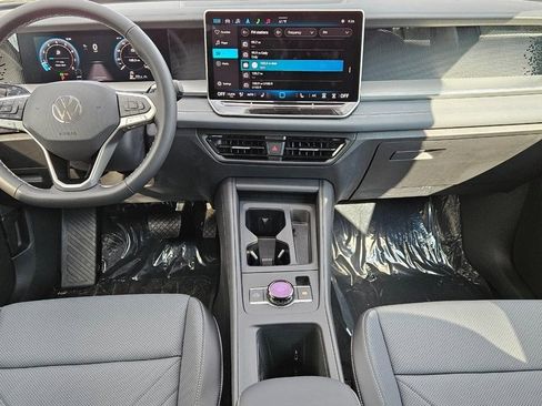 New 2025 Volkswagen Tiguan SE image 6
