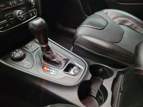Used 2021 Jeep Cherokee Trailhawk w/ Technology Group AWD/4WD image 26