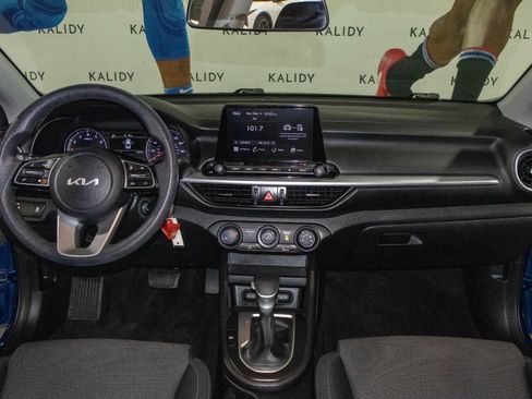 Used 2023 Kia Forte LXS w/ LXS Technology Package image 3