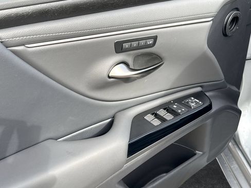 Used 2025 Lexus ES 350 w/ Premium Package FWD image 29
