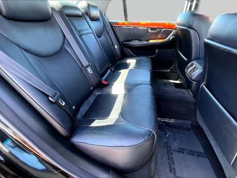 Used 2004 Lexus LS 430 RWD image 19