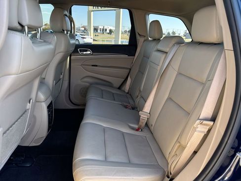 Used 2018 Jeep Grand Cherokee Limited image 23
