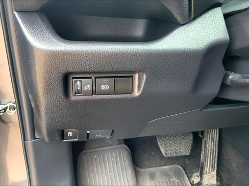 Used 2023 Toyota RAV4 LE AWD/4WD image 33
