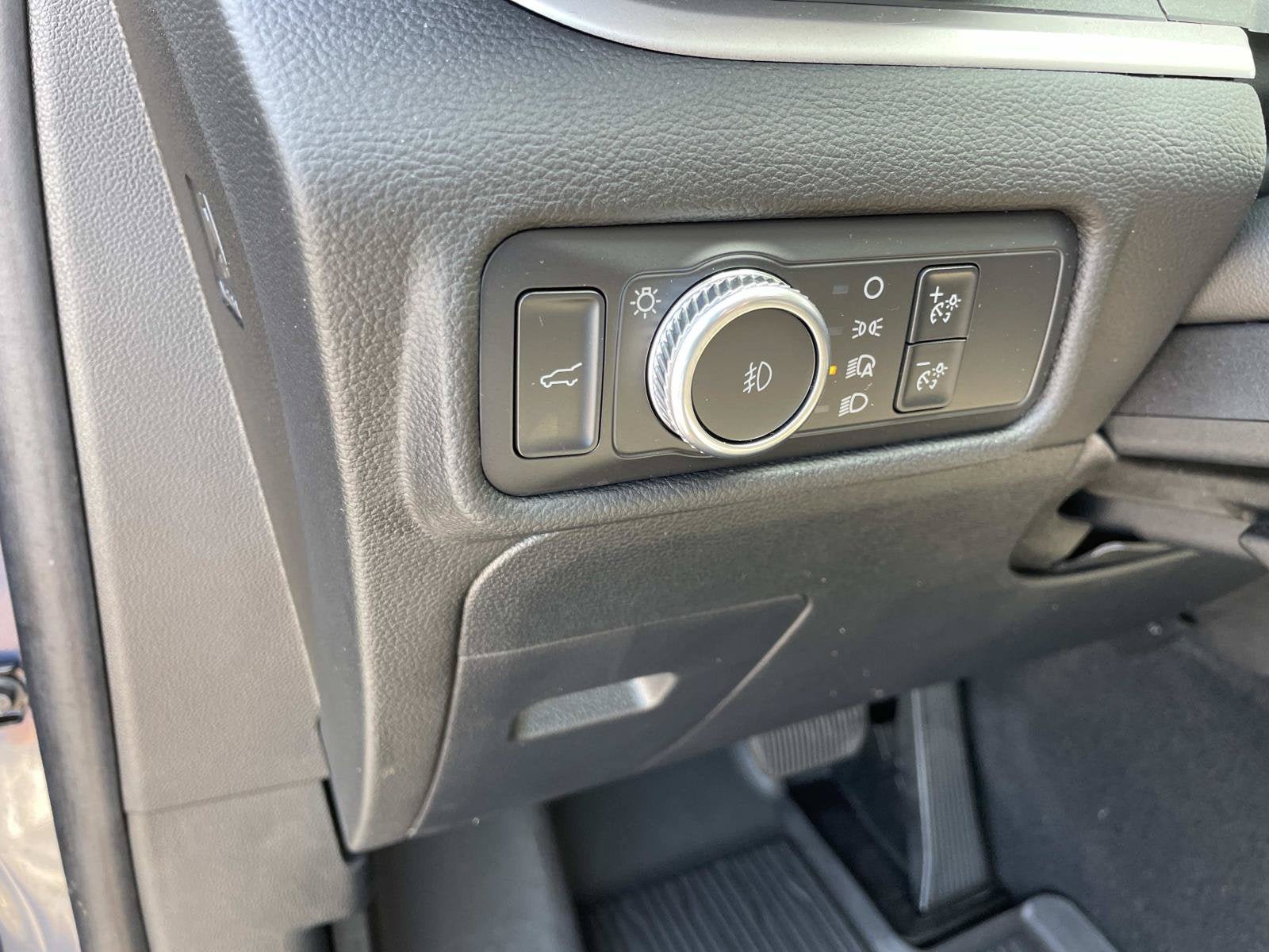 Used 2021 Ford Explorer XLT w/ Equipment Group 202A RWD image 19