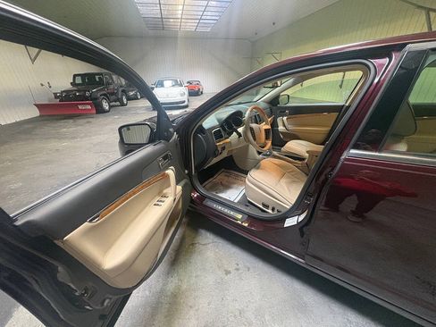Used 2011 Lincoln MKZ w/ 102A Rapid Spec Order Code FWD image 15